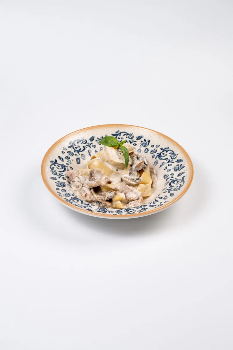 Паста с курицей и грибами